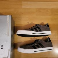 Neuwertige, grau-schwarze ADIDAS-Sneaker in Gr. 36 2/3 oder 4! Bayern - Opfenbach Vorschau