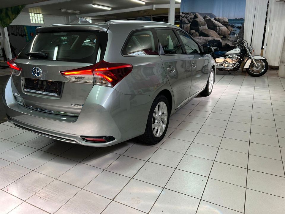 Toyota Auris Touring Sports Hybrid Cool in Mayen