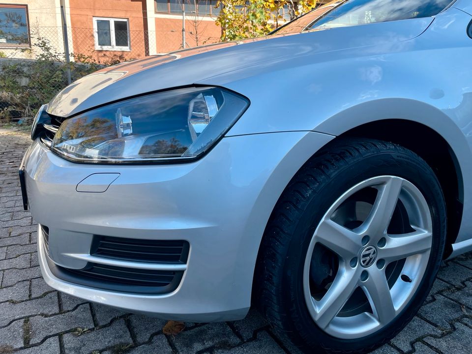 VW Golf 7 TDI Variant Trendline BMT mit 110 PS*Navi*Sitzhezung* in Weingarten