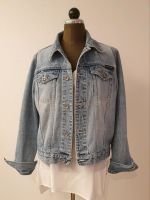 DKNY Jeansjacke Jacke Denim blau hellblau M 38/40 Kr. München - Neubiberg Vorschau