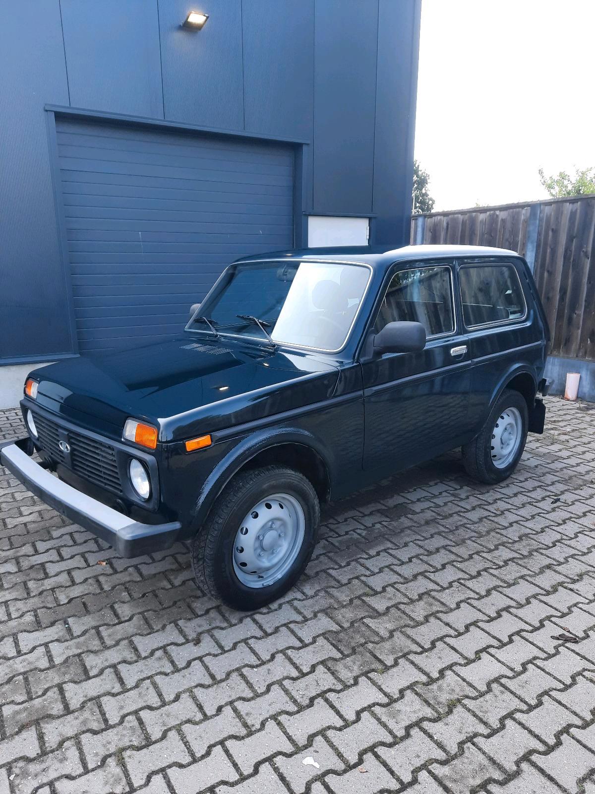 Abbildung des Autos lada niva 1.7i 4x4