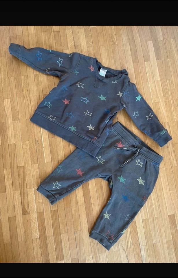 Pullover und Hose Set Sterne, H&M, Größe 74 in Markt Schwaben