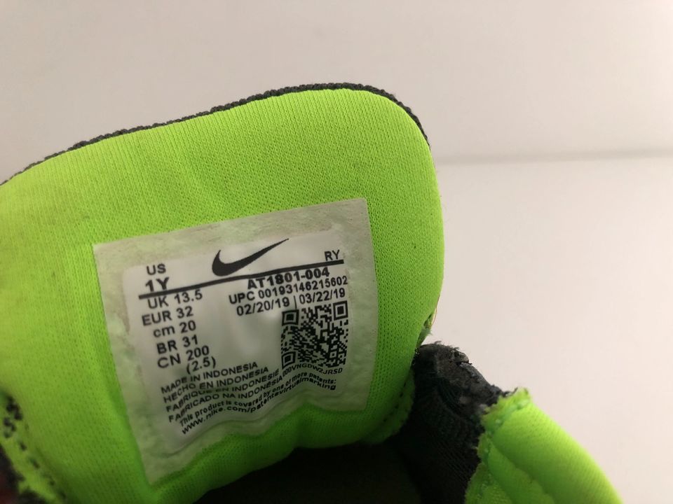 Nike Turnschuhe, Sneaker, schwarz/neongrün, Größe 32 in Wallenhorst