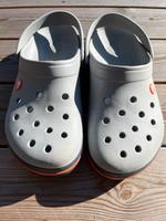 Crocs Clogs Herren Hellbau/Dunkelblau Bayern - Niederrieden Vorschau