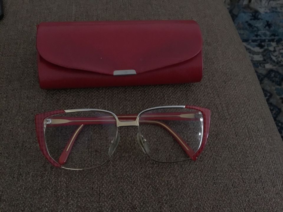 Valentina Brille vintage mit Etui in Bad Vilbel