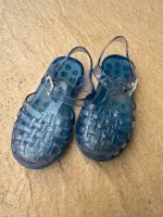 Badeschuhe Sandalen blau aus PVC Größe 24/25 Hessen - Hattersheim am Main Vorschau