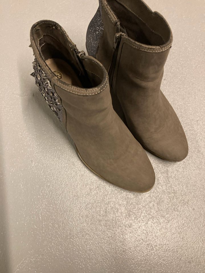 Stiefeletten in Taupe/Grau in Velen