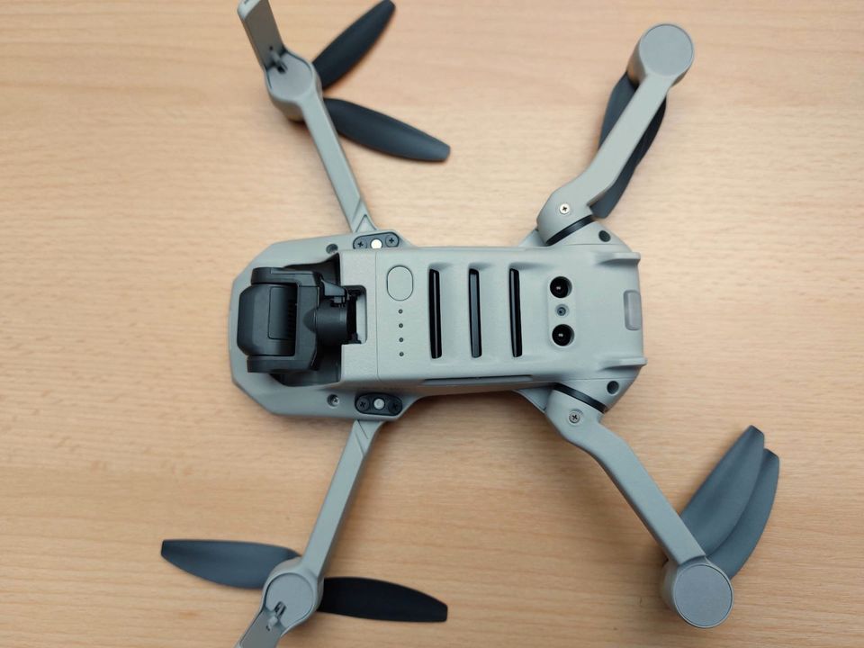 DJI Mini 2 fly more combo Set Drohne neuwertig mit SD-Karte 128GB in Tiefenbronn
