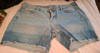 H&M Jeans Shorts hellblau Größe 42 sehr guter Zustand Nordrhein-Westfalen - Oberhausen Vorschau