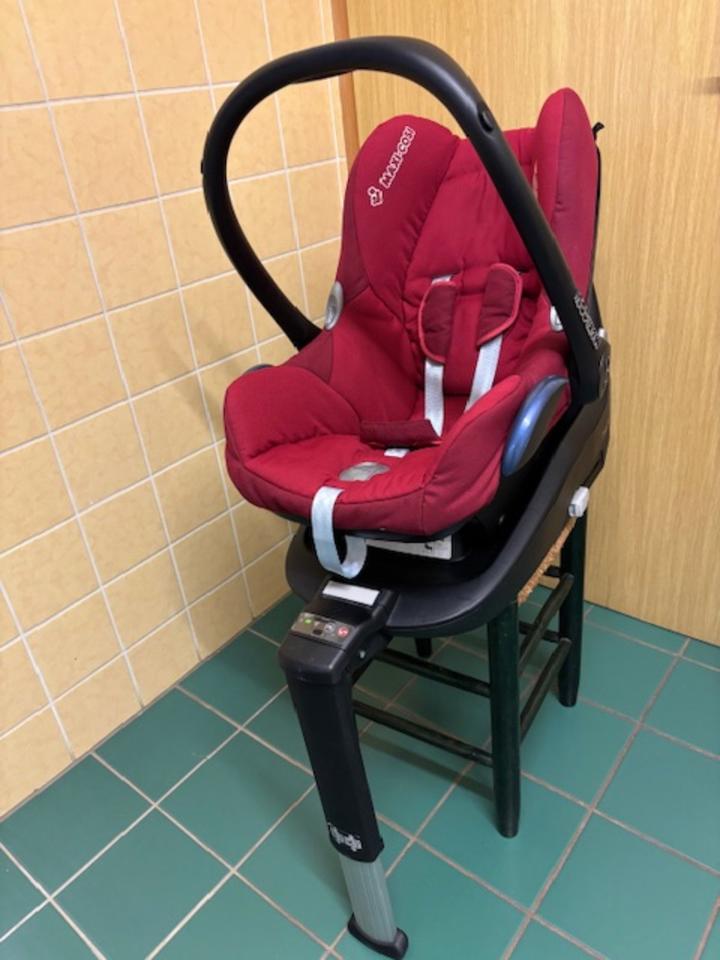 Babyschale, Kindersitz + Basis Maxi-Cosi, Set, Zustand exzellent in Frankfurt am Main