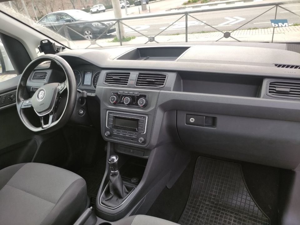 Volkswagen VW Caddy Maxi 2022 umgebaut in Wohnmobil in Titisee-Neustadt