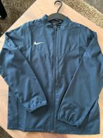 Nike Trainingsjacke leicht, Hr. M(137-147), dunkelblau Bayern - Rehling Vorschau