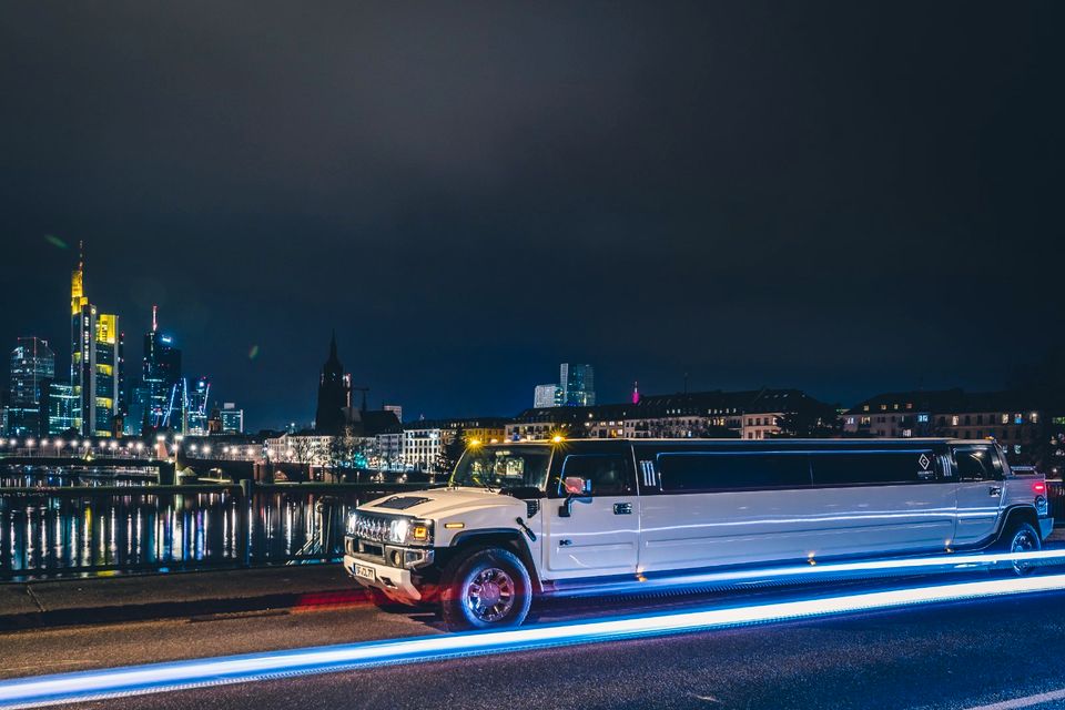 Exklusive Limousinen H2 Hummer & Chrysler | Weiß/Pink | Wiesbaden in Wiesbaden