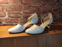 Brautschuhe Avalia Größe 38 Modell Kati creme (Ivory Satin) Rheinland-Pfalz - Andernach Vorschau