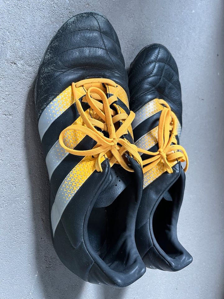 Herren Fussball Schuhe Gr. 43 1/3 in Wuppertal