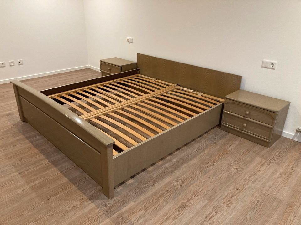 Bett, Doppelbett mit 2 verstellbaren Lattenrost 180 x 200 cm in Parsberg