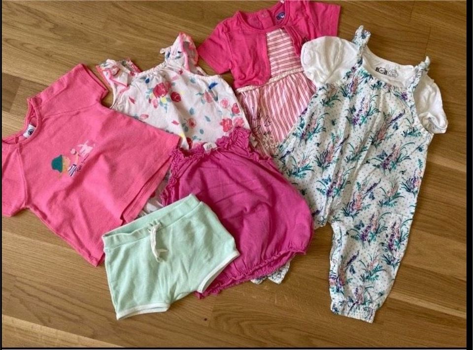 Kleidungspaket Baby Mädchen Sommer Größe 68 in Bornheim