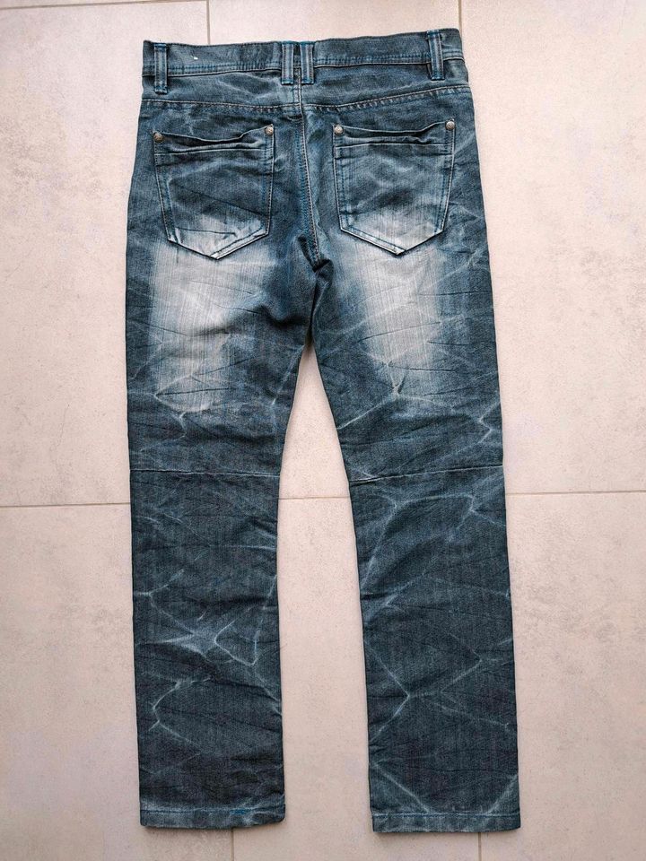 Top Gr. 152 Jeans straight gerade geschnitten used Look in Drei Gleichen