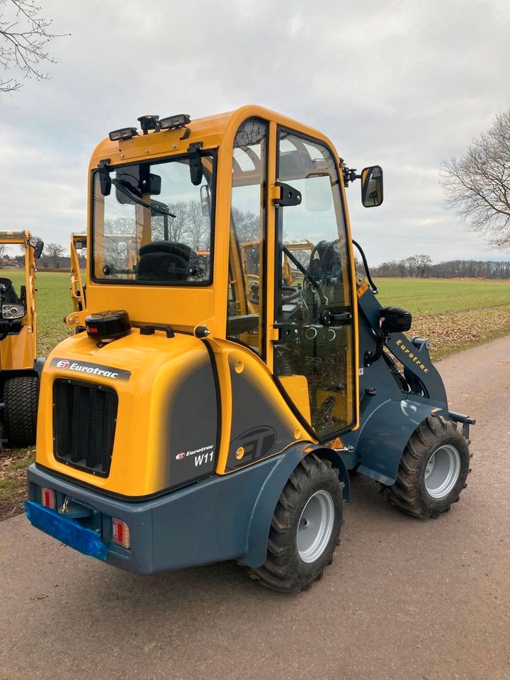 ✔️ EUROTRAC W11 Kompaktlader Kabine ✔️ 1000 kg Tragkraft - 850 kg Kipplast - 285 cm Hubhöhe Perfekt für Landwirte Tierzüchter Gärtner Landschaftsgestalter Hofbetreiber Vollverglasung Zusatzausrüstung in Heemsen