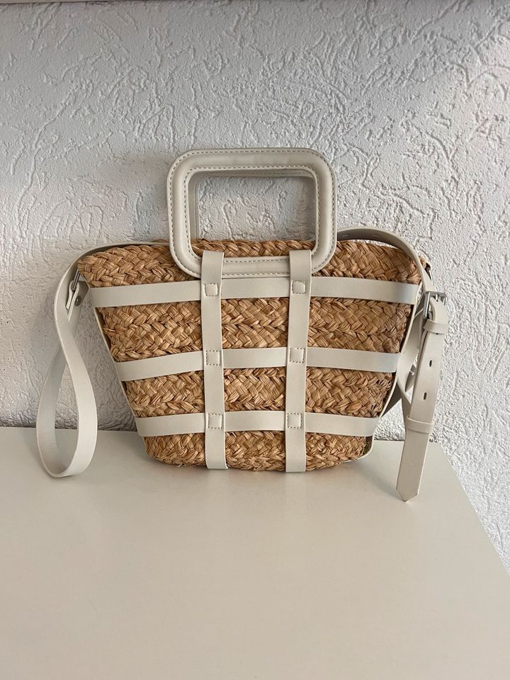 Esprit Tasche Bast Beige/ Weiß neu mit Etikett in Solingen