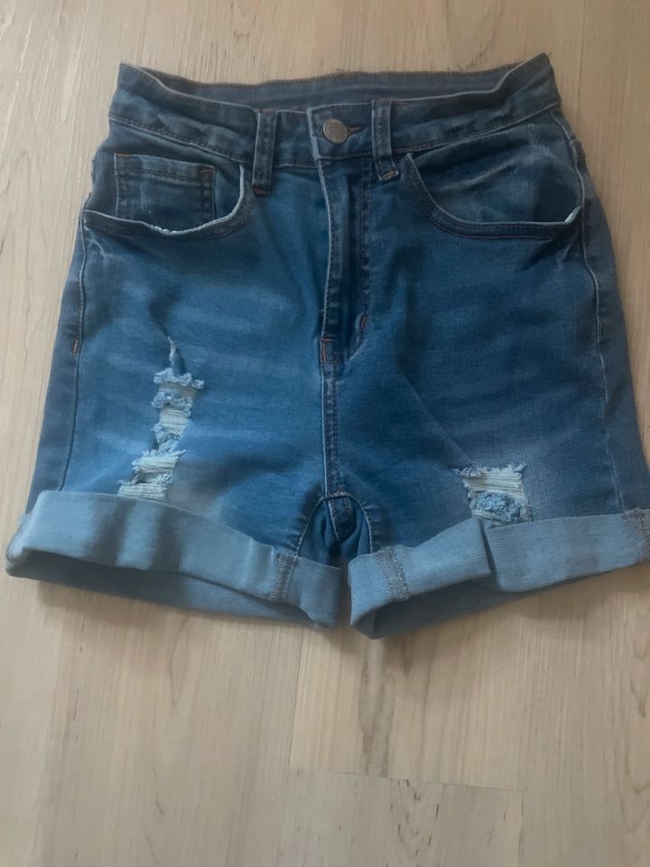 Kurze Damen Jeans in Mühlberg/Elbe