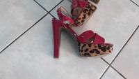 Sandalen Plateau High Heels Gr.38 Rot Leo Saarland - Püttlingen Vorschau