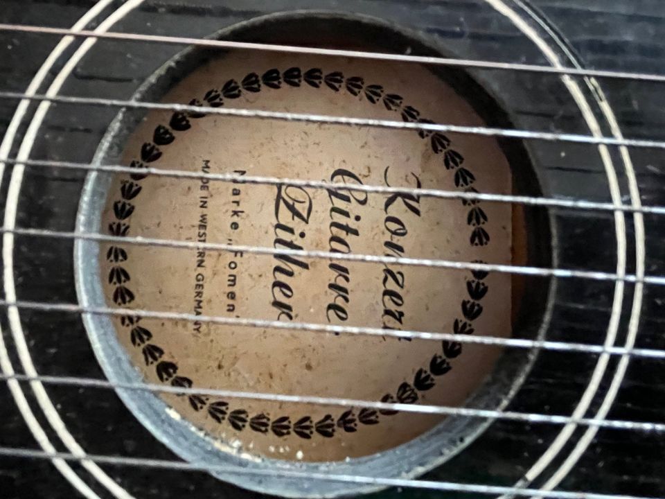 Zither der Marke FOMEN Gitarre Zupfinstrument Antik in Kelkheim