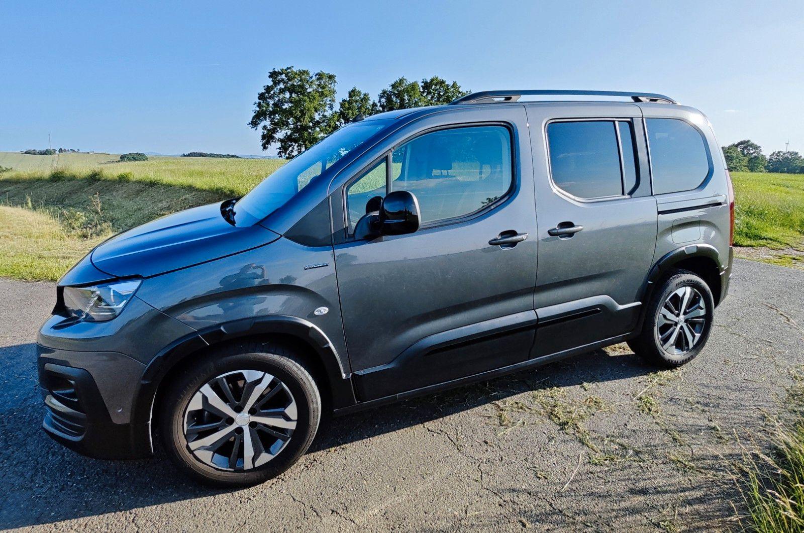 Abbildung des Autos Peugeot Rifter PureTech …
