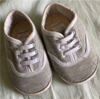 Baby Sneaker Babyschuhe grau Gr. 20/21 Berlin - Hohenschönhausen Vorschau