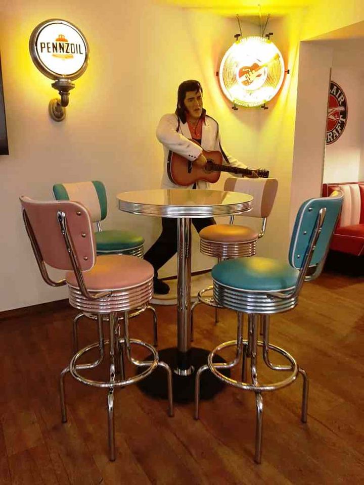 Diner Tisch Wand Stehtisch Bel Air optimal den Platz genutzt in Mülheim (Ruhr)