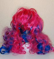 Blau pink farbene Perücke mit Haarnetz für Cosplay Karneval Nordrhein-Westfalen - Hilden Vorschau
