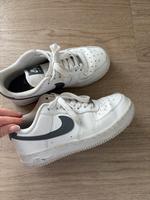 W. NEU Nike Air Force Sneaker Schuhe Damen grau weiß (Gr. 36,5) Nordrhein-Westfalen - Lippstadt Vorschau