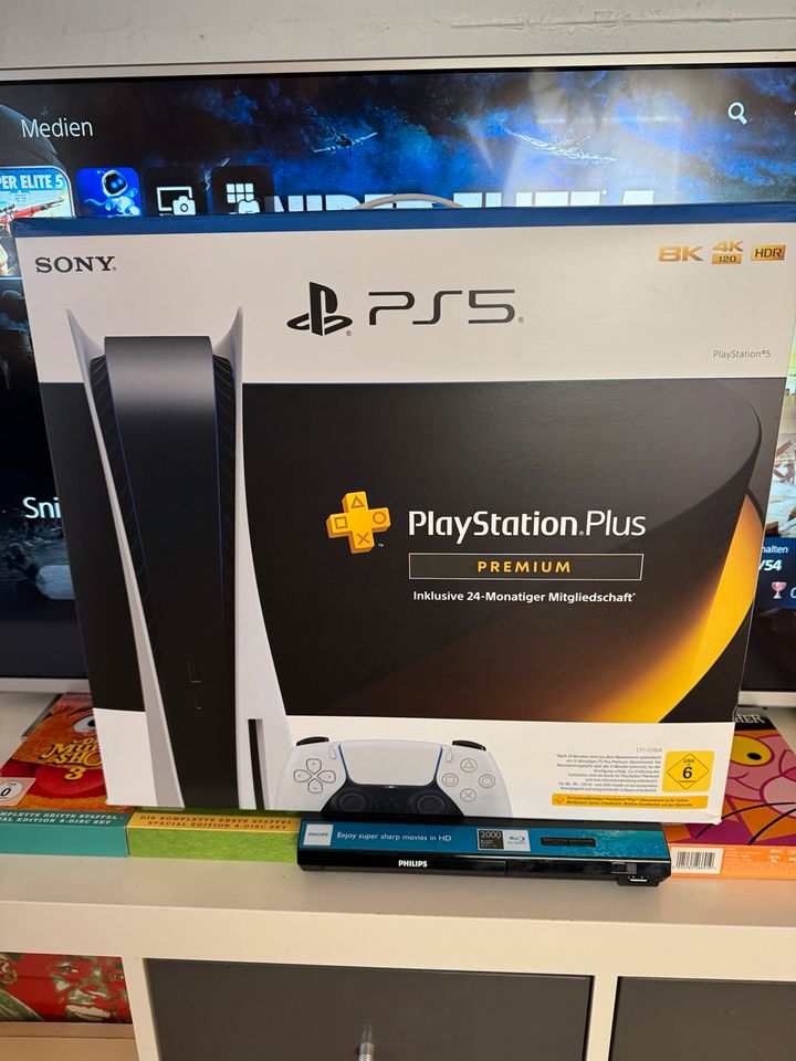 Play station 5 Plus premium + PS Halterung + Rechnung Garanti OVP in Emmendingen