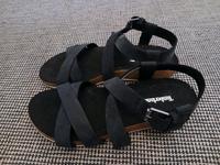 Schwarze Sandale von TIMBERLAND in Gr. 38 - Neu!!! Leipzig - Sellerhausen-Stünz Vorschau