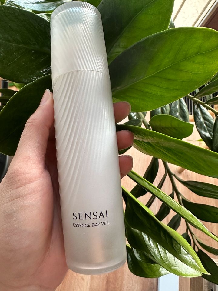 Sensai Essence Day Veil 40ml in Bad Orb