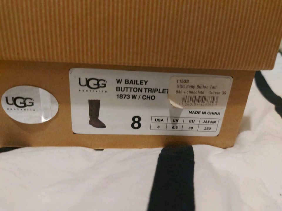 Ugg Australia Boots braun Bailey Button Triplet Gr.39 in Dortmund