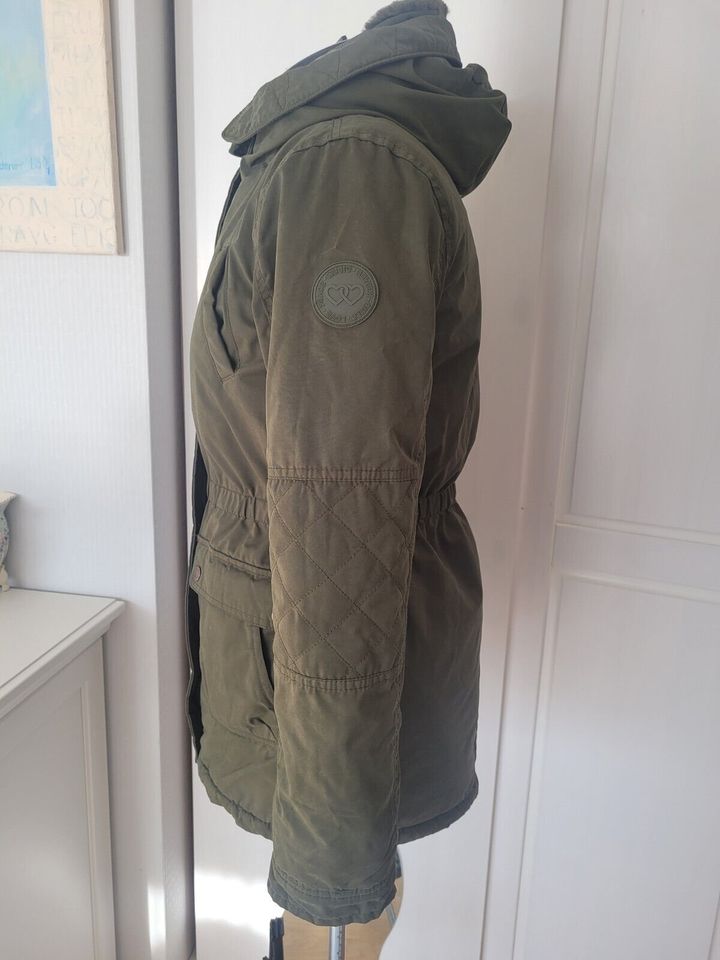 Review Jacke Gr.152-158 Winterjacke Parka Kapuzel Mädchen in Friedberg (Hessen)