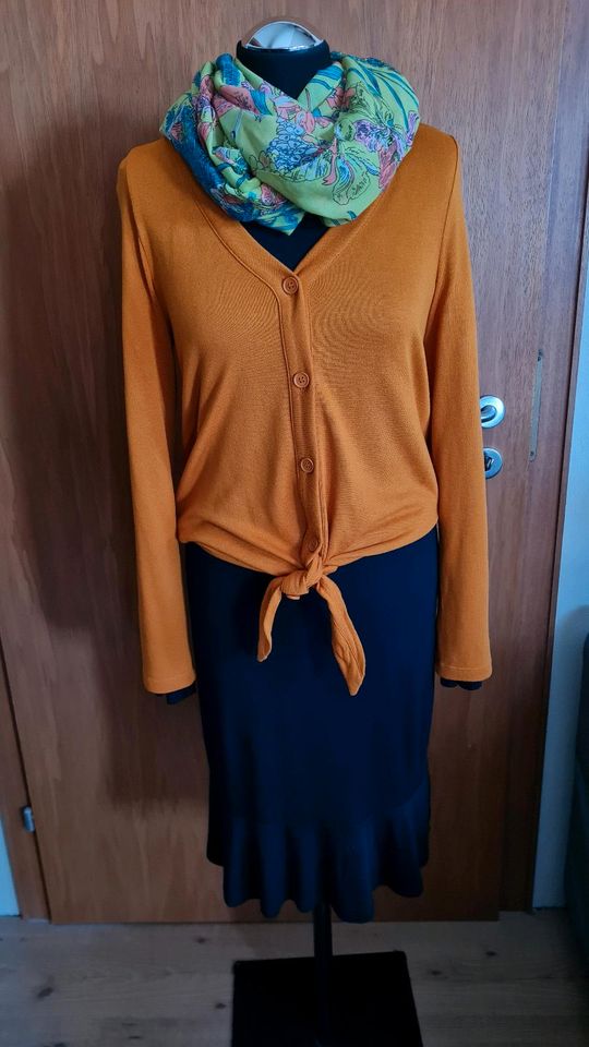 Esprit Kleid 17€+Street One Cardigan 14€+Pieces Loop 4€/32€ in Volkmarsen