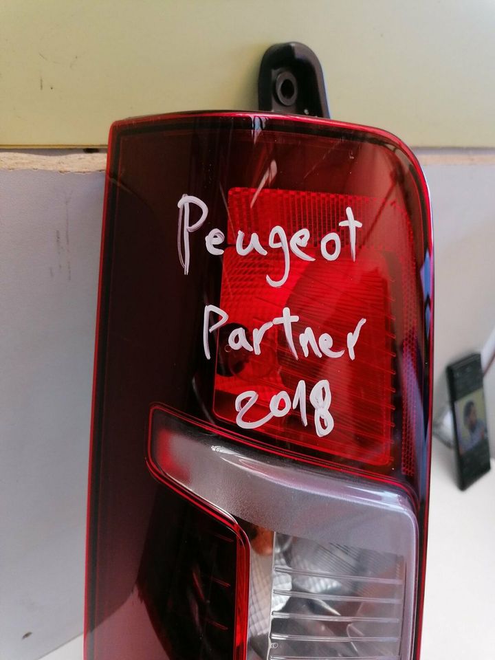 Peugeot Partner Rückleuchte Original ab 2018 ✅ in Essen