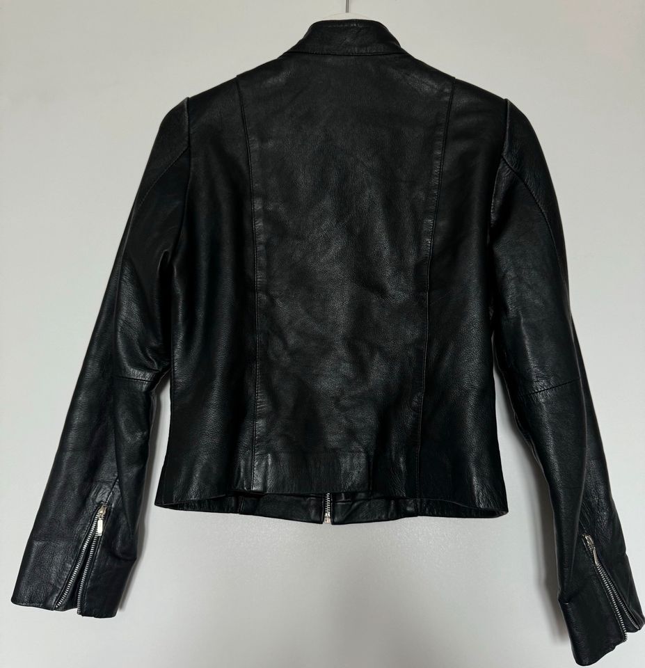 vintage leather jacket trend of the season in Köln