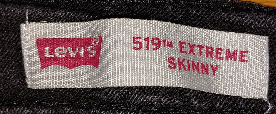 Levis 519 extrem skinny schwarz Gr. 176 ( 16A ) in Berlin