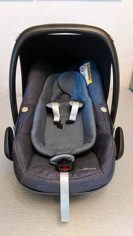 Maxi Cosi Pebble Plus Nomad Blue mit Sitzverkleinerer in Marienborn