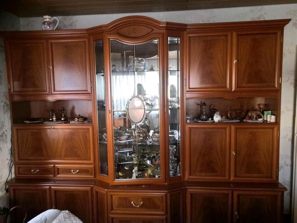 Hochwertiger Antik Wohnzimmerschrank mit Glas Vitrine in Affalterbach  