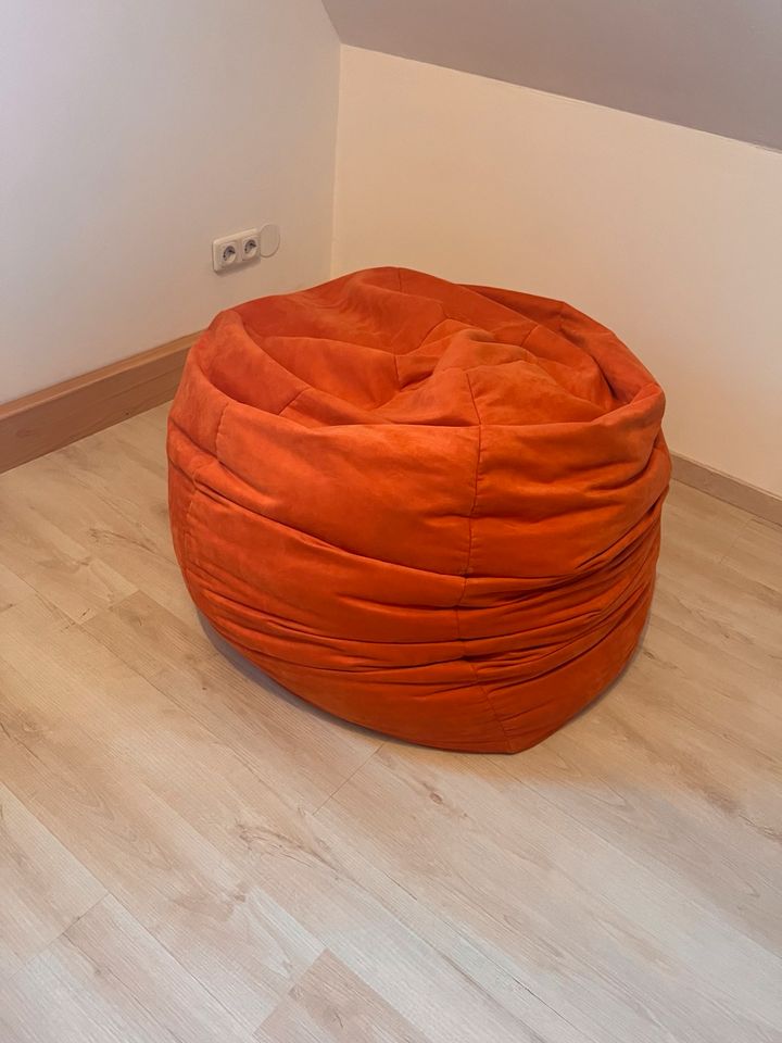 Sitzsack orange in Lachen