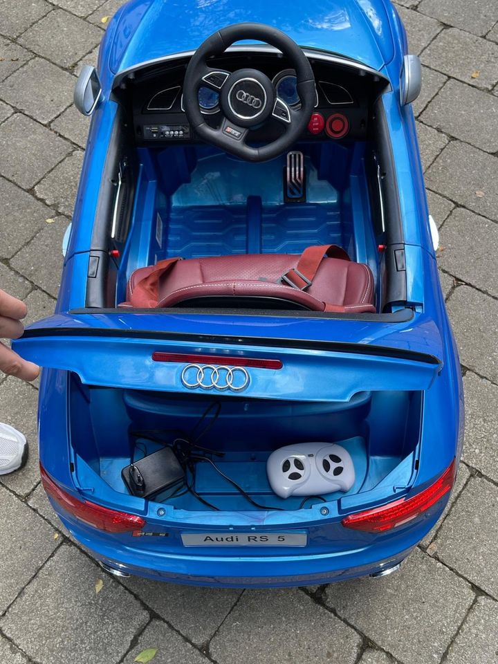 Audi RS5 blau Kinder-Elektroauto - Kunstledersitz & Fernbedienung in Laupheim