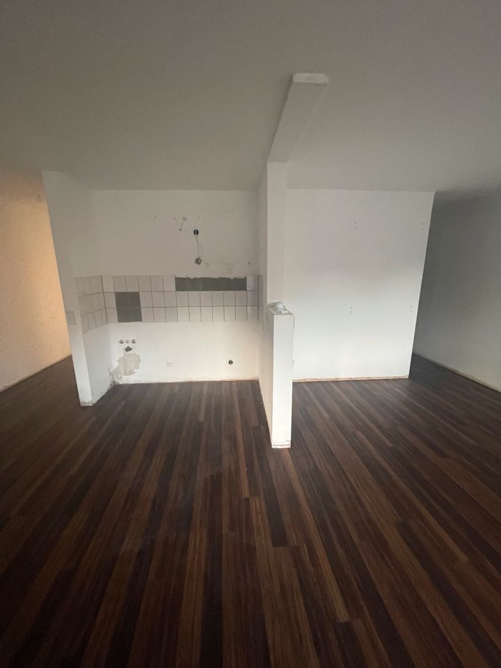 Vermiete geräumiges 1.5 Zimmer-Loft mit außergewöhnlichem Balkon in Nürnberg (Mittelfr)