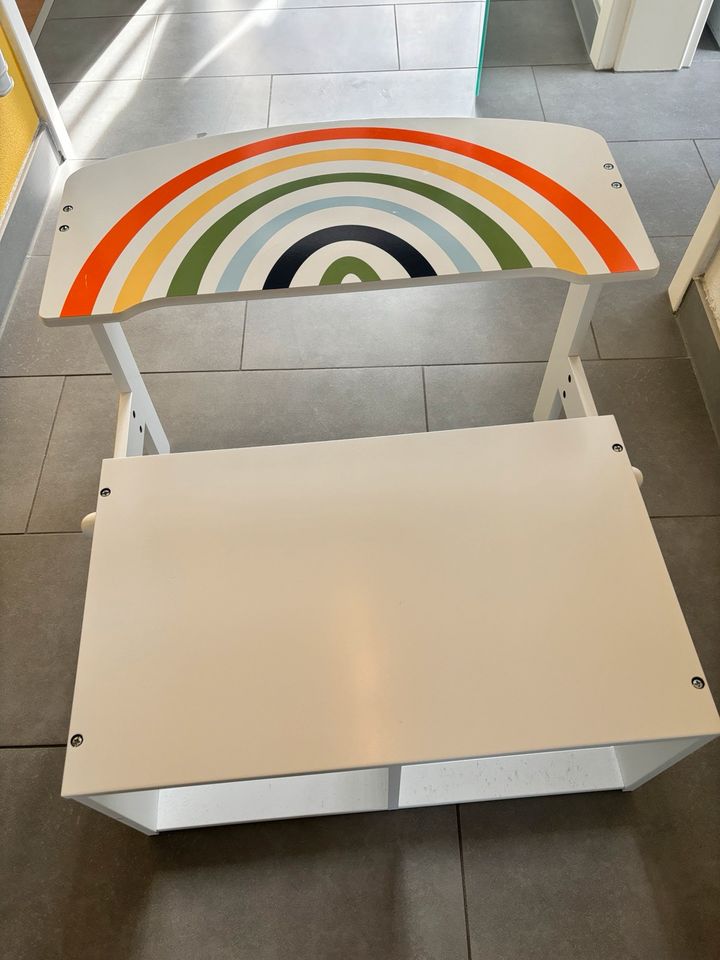 Kindertisch mit Sitzbank in Köln