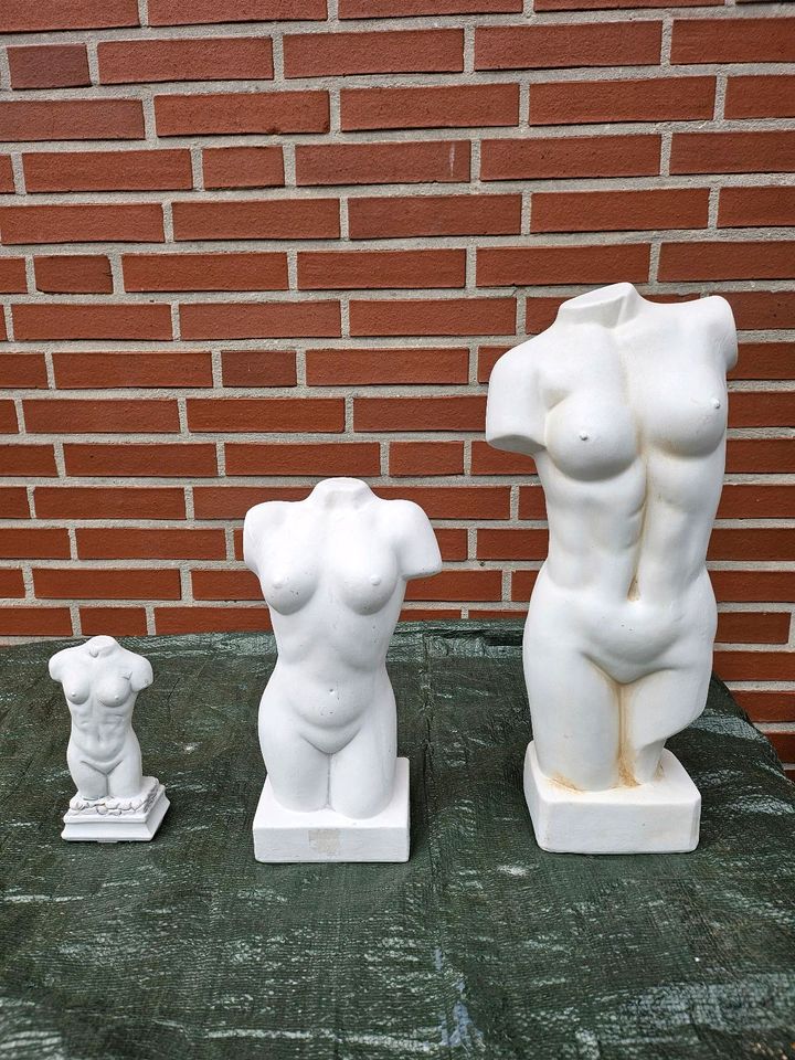 3 Statuen in weiß in Meine