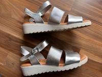Sandalen Leder Deerberg Double You Silber Gr. 38 Hessen - Gießen Vorschau