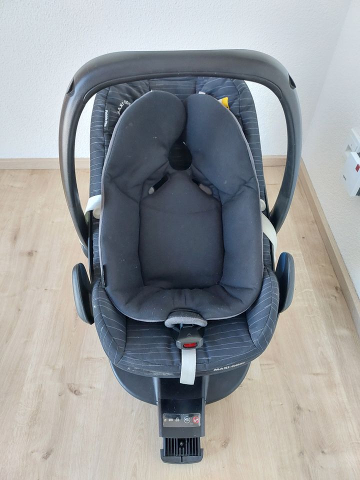 Maxi Cosi Babyschale Autositz Kindersitz in Nastätten